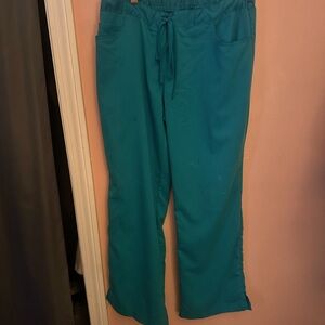 Greys Anatomy by Barco
Riley 5-Pocket Mid-Rise Flared Leg Scrub Pant